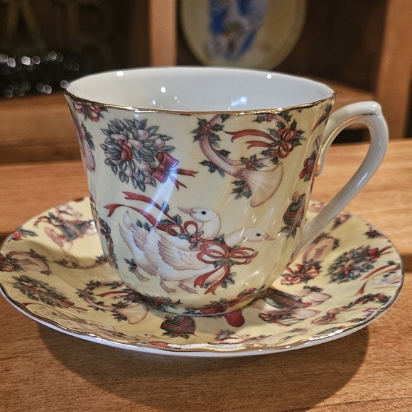 Christmsd Tea Pot Set - Picture 4 of 4